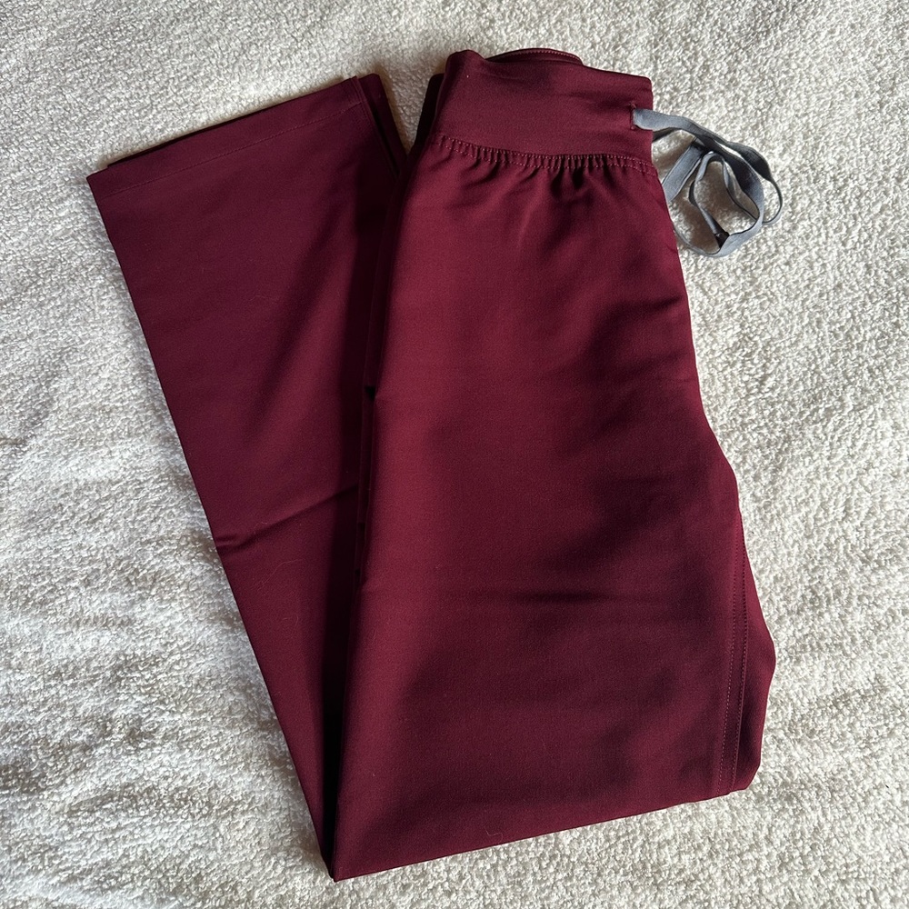 Brand new Livingston XXS petite scrub pants, new with tags.